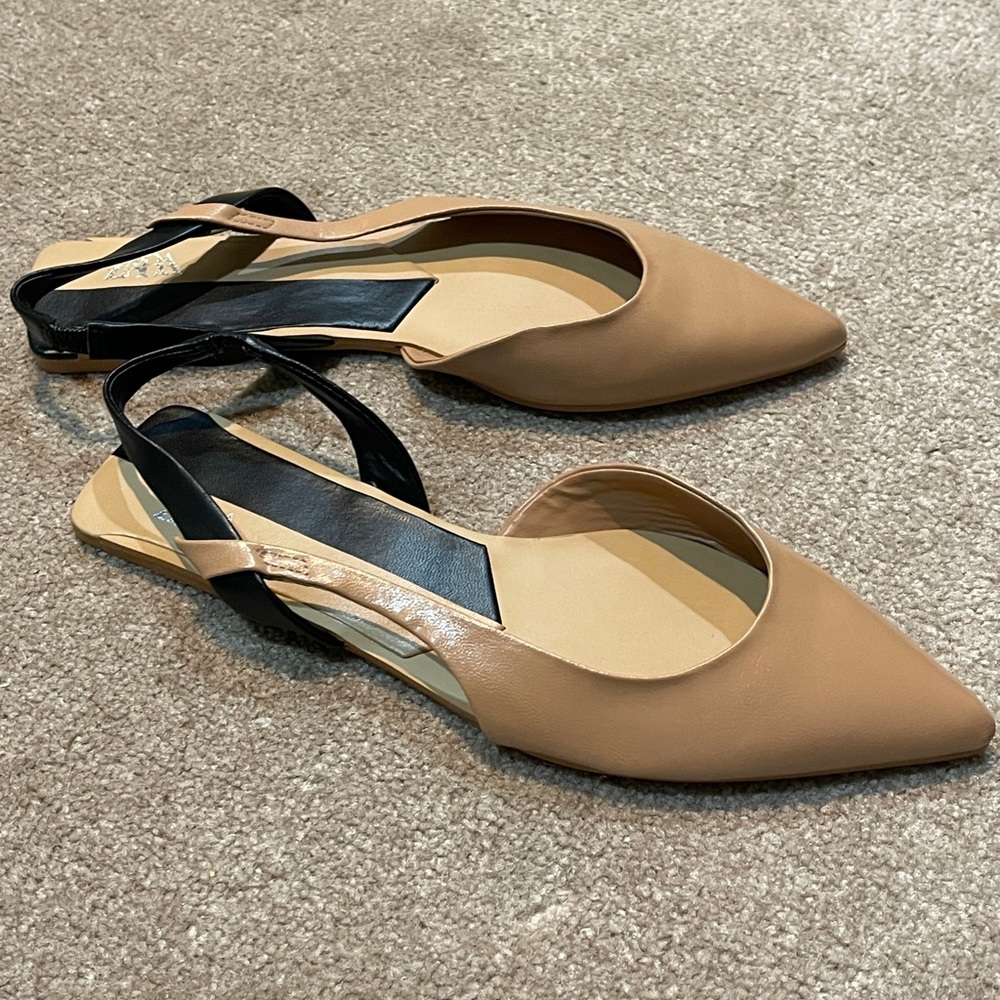 New never been worn Zara tan flats
